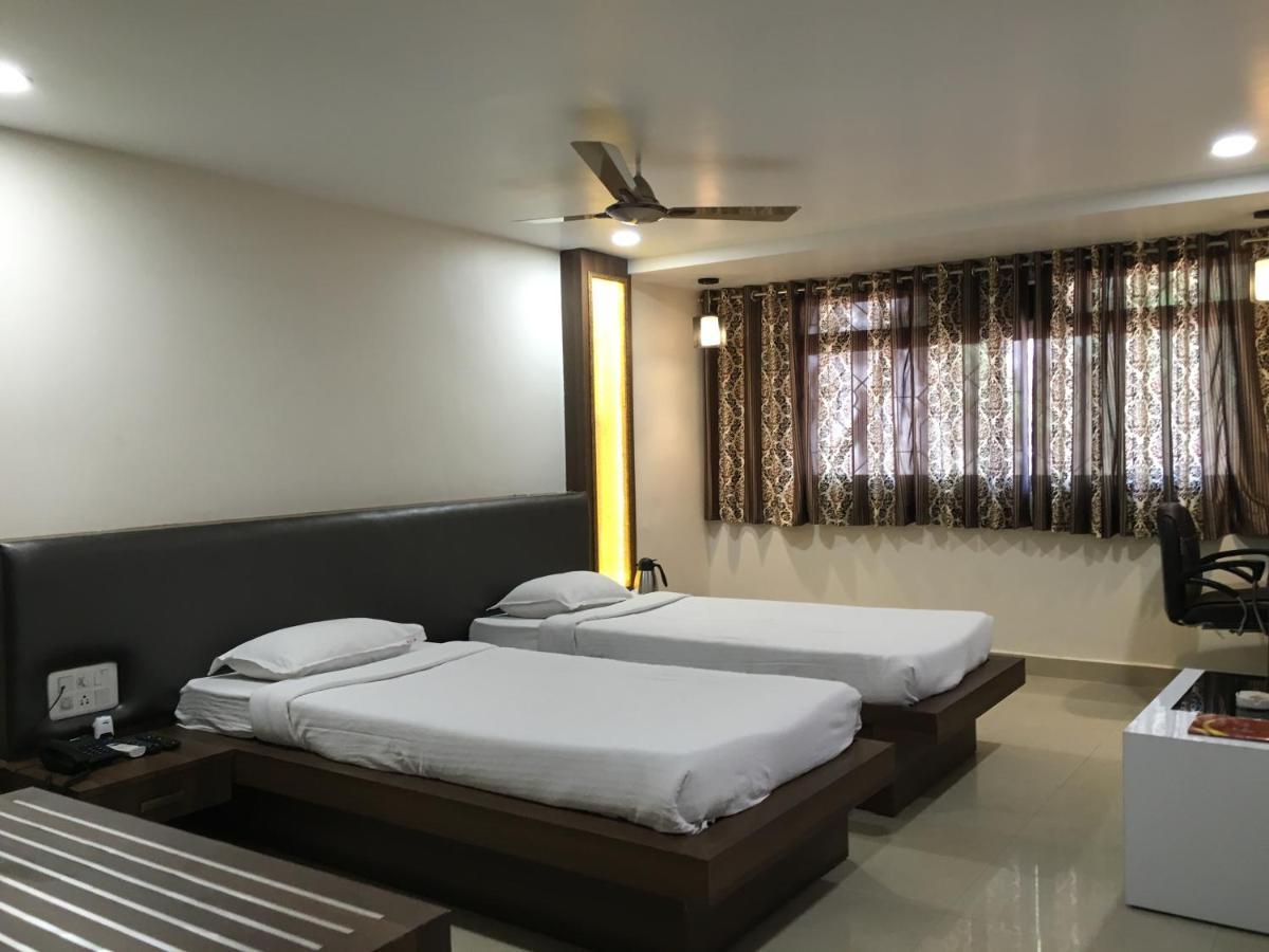 Hotel Grand Arjun Райпур Экстерьер фото