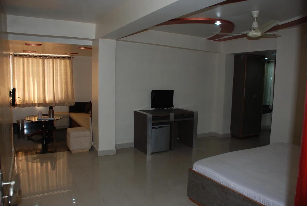 Hotel Grand Arjun Райпур Экстерьер фото