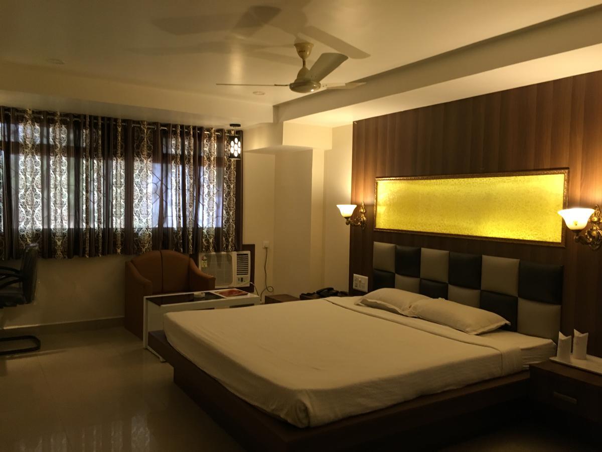 Hotel Grand Arjun Райпур Экстерьер фото